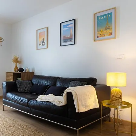 T2 Lumineux 12e Apartment