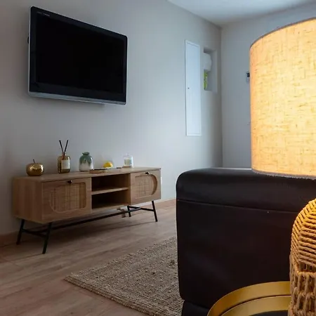 T2 Lumineux 12e Apartment